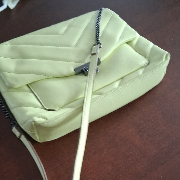 Elegant Lime Quilted Shoulder Bag - Picture 4 of 10